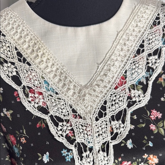 Whirlaway Frocks Floral Black Dress with Lace Collar Size 12P - Picture 2 of 11